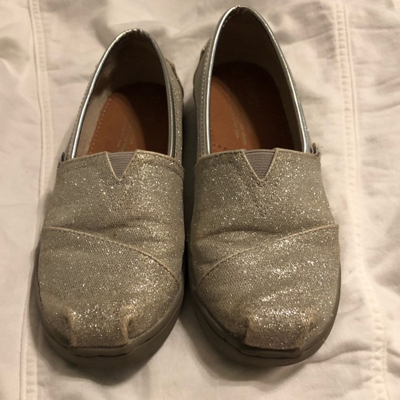 Toms Other - Youth Girls Toms silver glitter shoes Toms Other - Youth Girls Toms silver glitter shoes